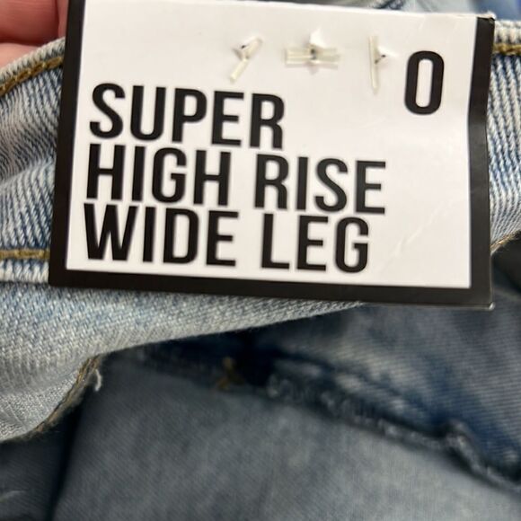 Almost Famous Super High rise wide leg light wash jeans size 0 NWT - Picture 11 of 13